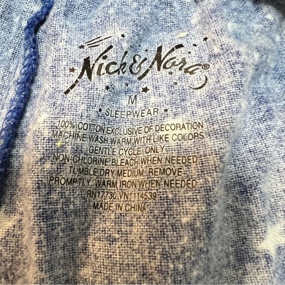 Nick & Nora Christmas Skyline Starry Night Christmas Village. Size Medium. - Picture 7 of 16